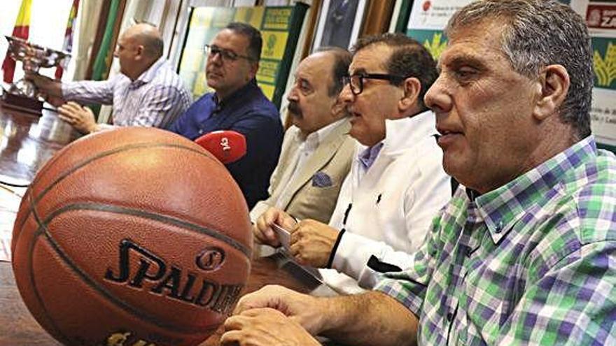 Participantes en el acto de presentación de la Copa Castilla y León celebrado ayer en Caja Rural.