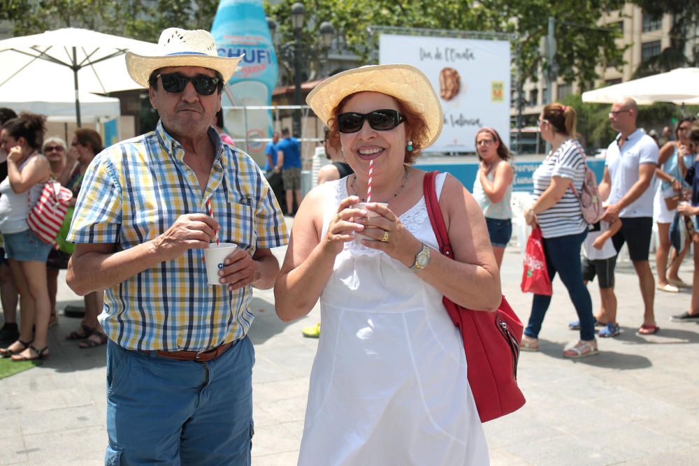 Dia de l'Orxata i la Xufa en la plaza del Ayuntamiento de València