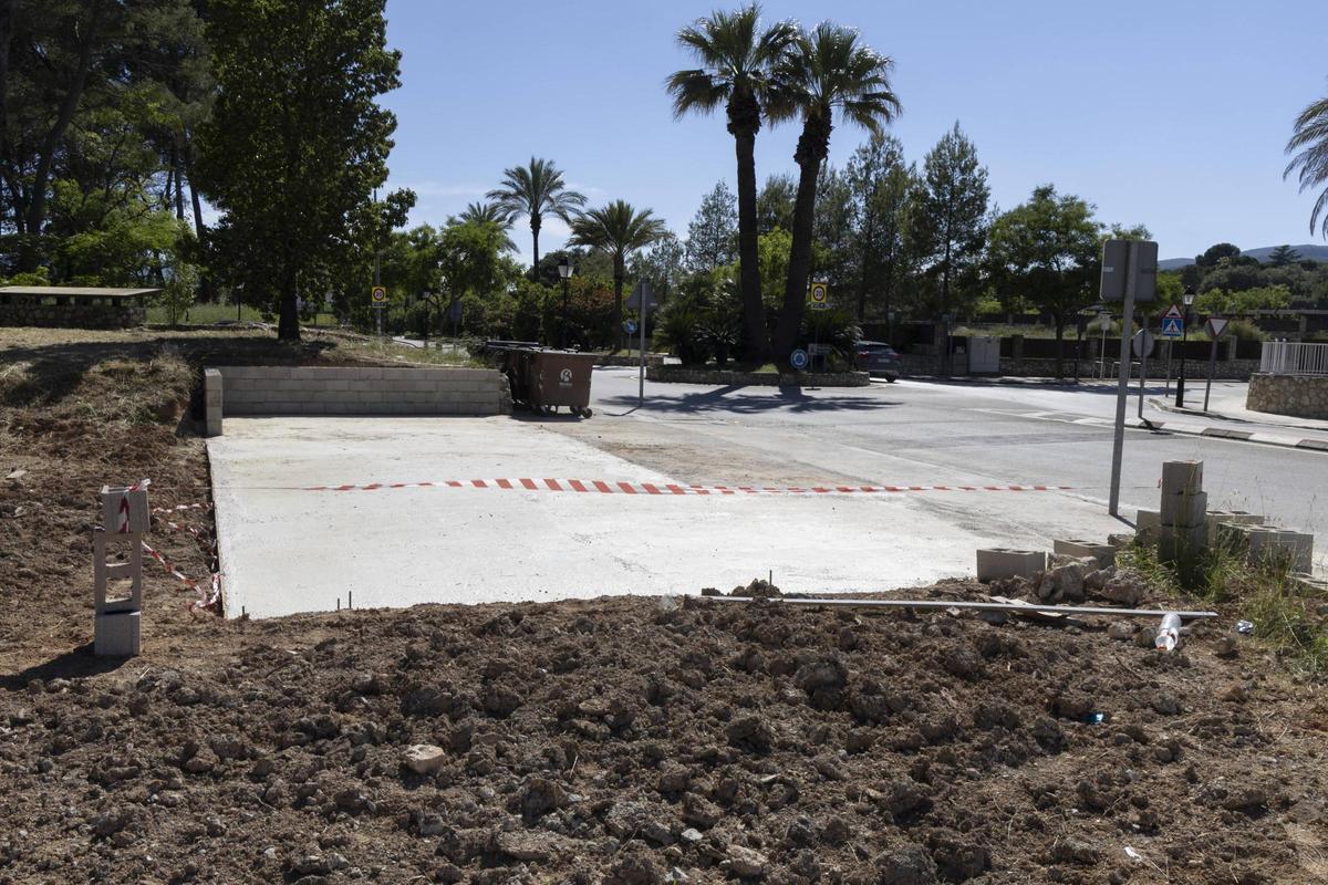 Zona delimitada donde se va a acondicionar un espacio controlado de contenedores en la urbanización del Pilar.