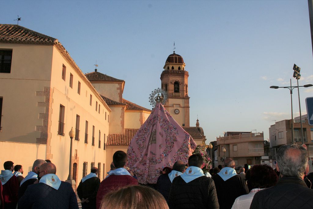 La Virgen de las Huertas vuelve a su casa arropada por decenas de lorquinos