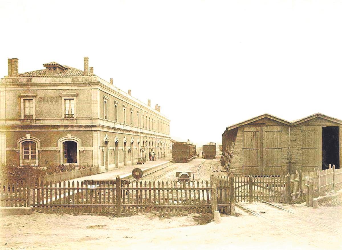 La estación del Ferrocarril del Norte, actual sede del Museo del Ferrocarril de Asturias, en 1884.