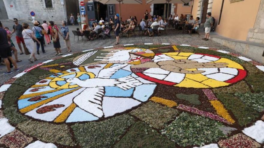 Imatge d&#039;arxiu d&#039;una catifa de Corpus al Barri Vell de Girona