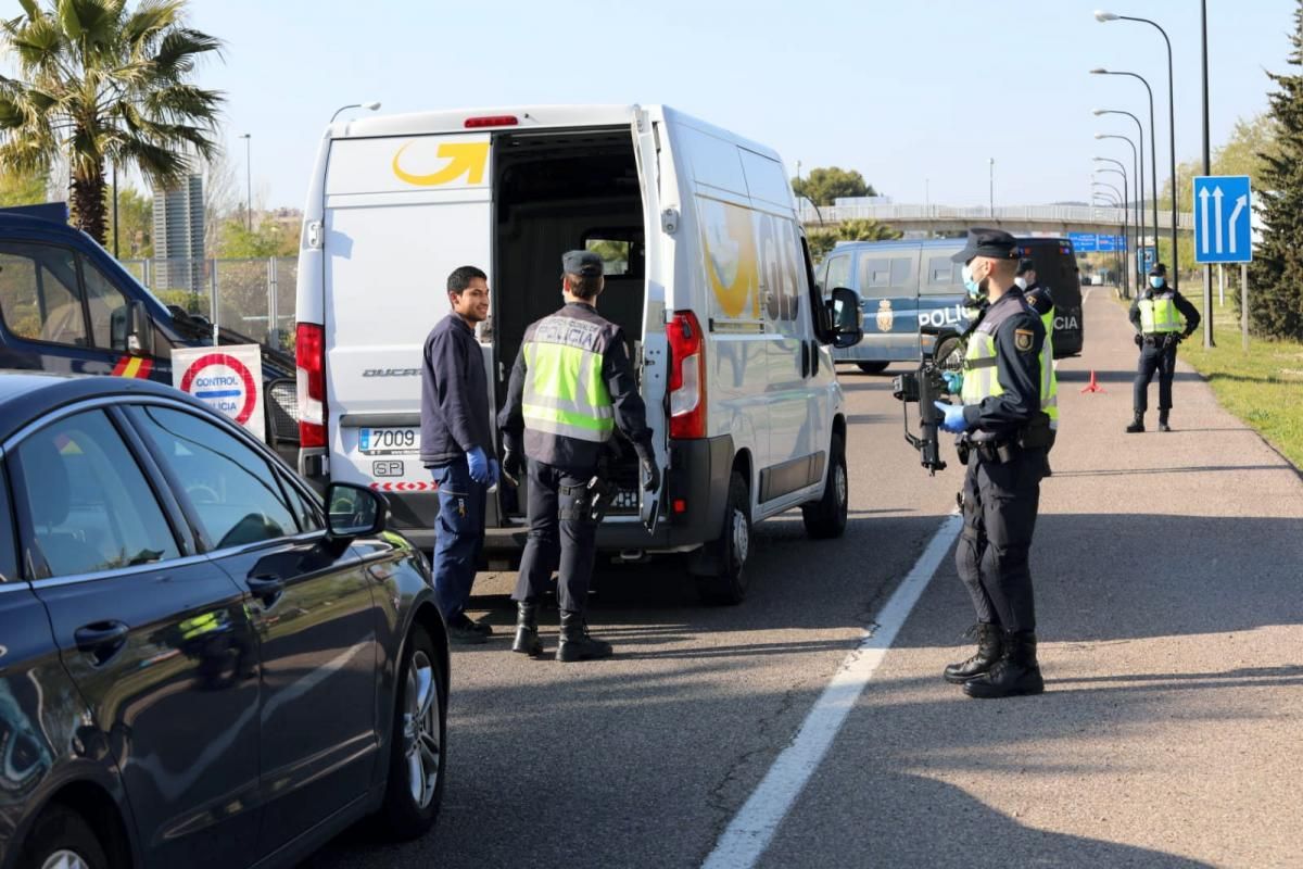 Control policial en al salida de la carretera a Huesca