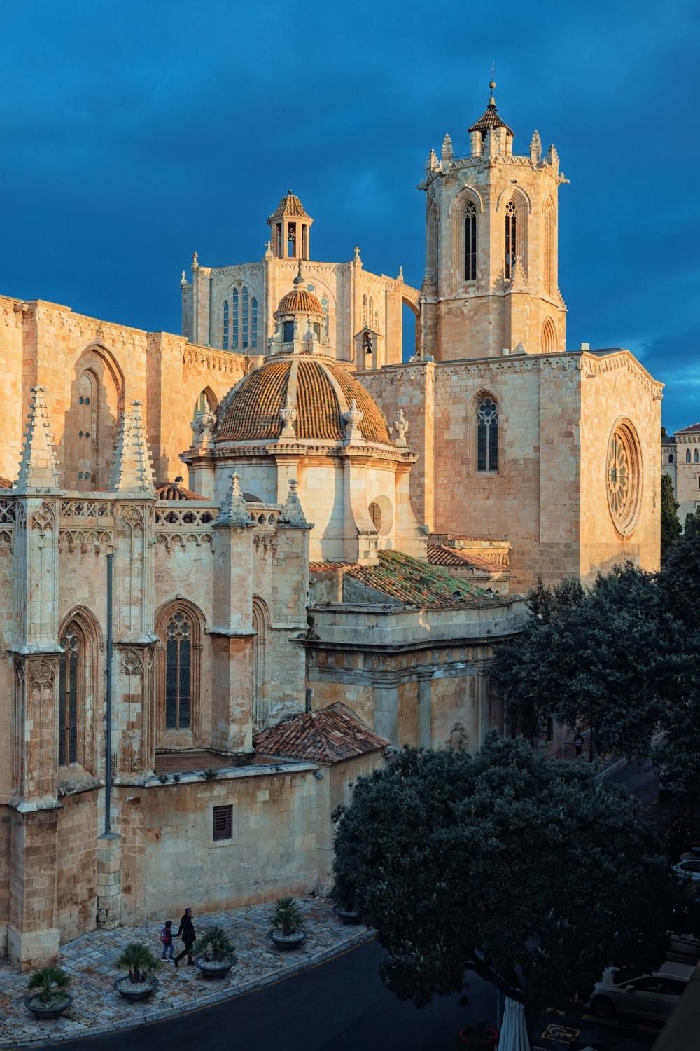 Vista de la catedral al amanecer