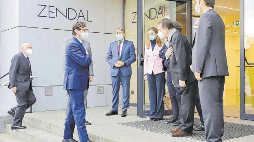 Illa saluda a Caballero ante Losada, García Comesaña y Lamas, entre otros.