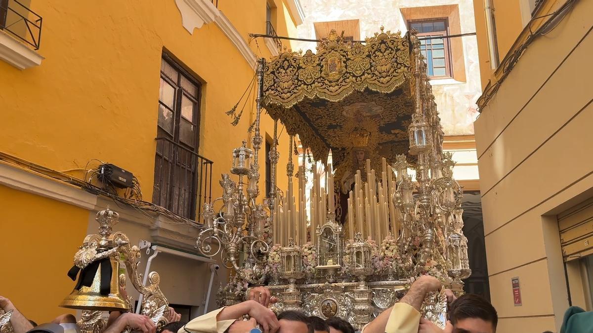 Salida de Lágrimas desde la iglesia de San Juan | Domingo de Ramos de la Semana Santa de Málaga 2026
