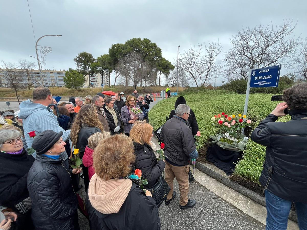 El acto contó con la presencia de familiares de la doctora, vecinos y autoridades de Terrassa