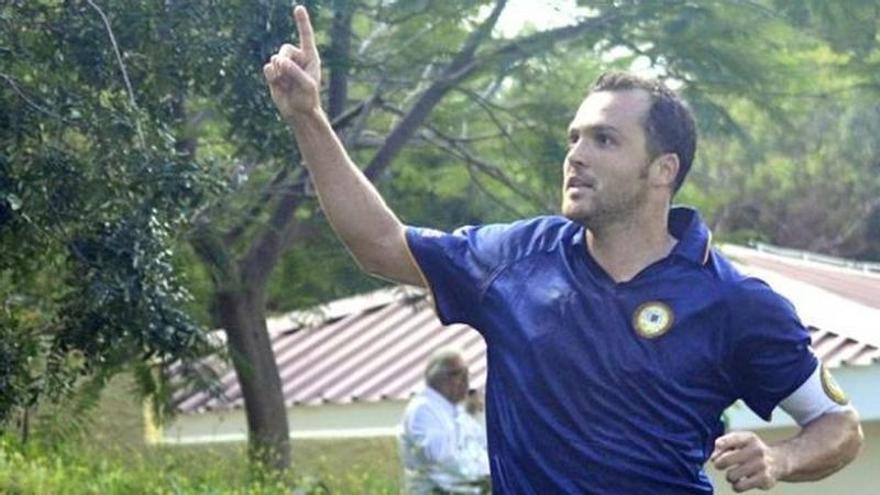 El exjugador de Las Palmas Ángel Sánchez, en estado crítico