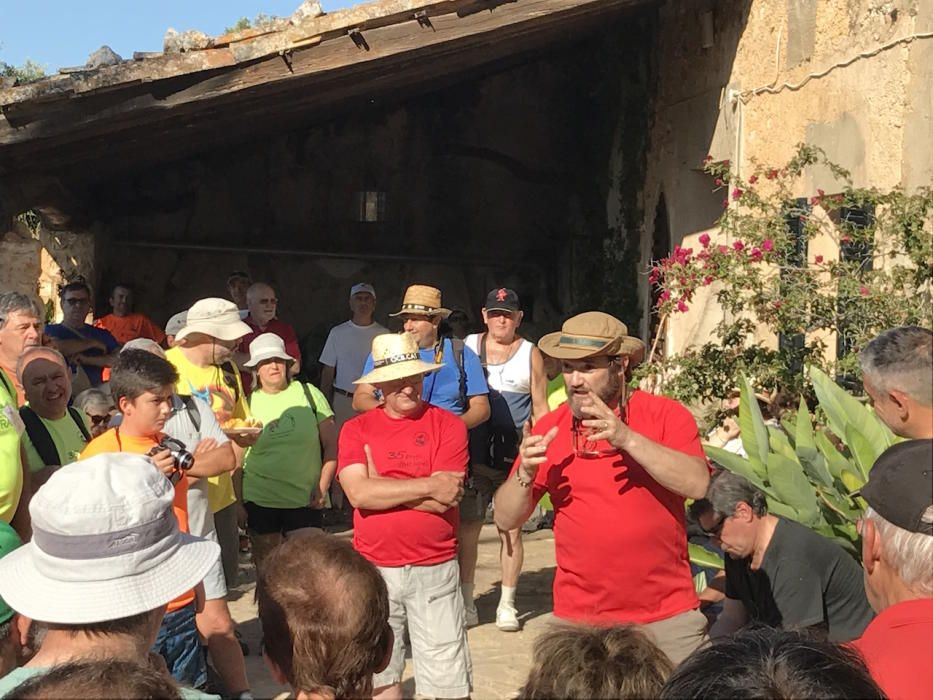 Excursionistas de Mallorca disfrutan de la salida del sol en es Pagos