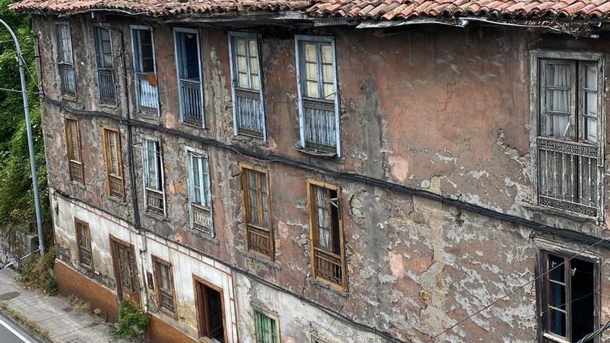 Pala contra las ruinas: Mieres retoma su plan de derribos con una nueva demolición en Turón