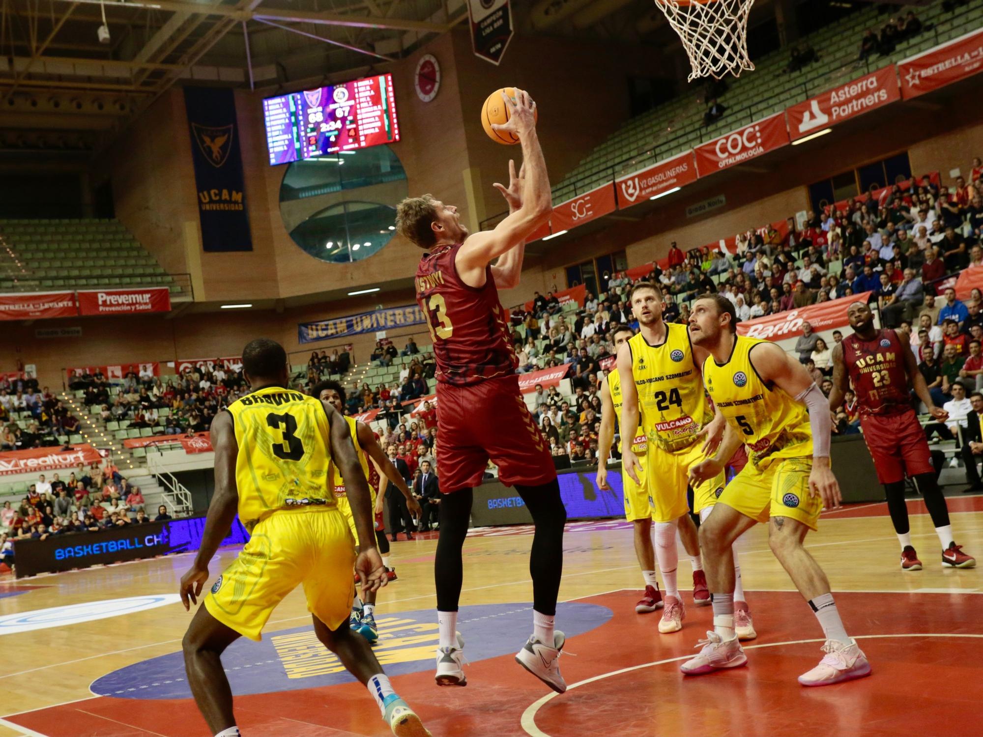 Las imágenes del partido UCAM Murcia - Falco Vulcano