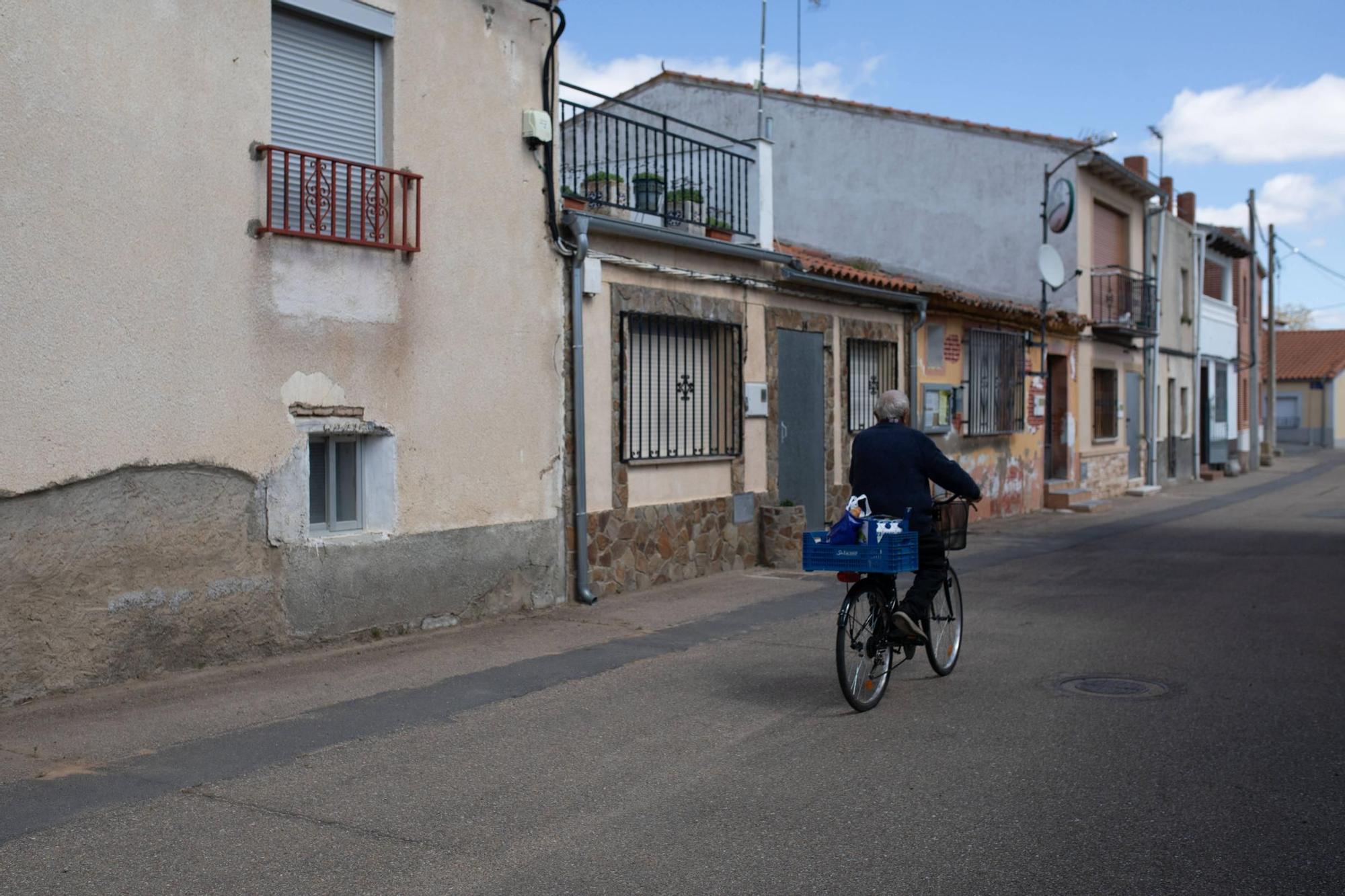 GALERÍA | Olmo de la Guareña se resiste a perder el bar