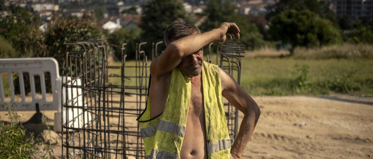 Un trabajador de la construcción durante la ola de calor.