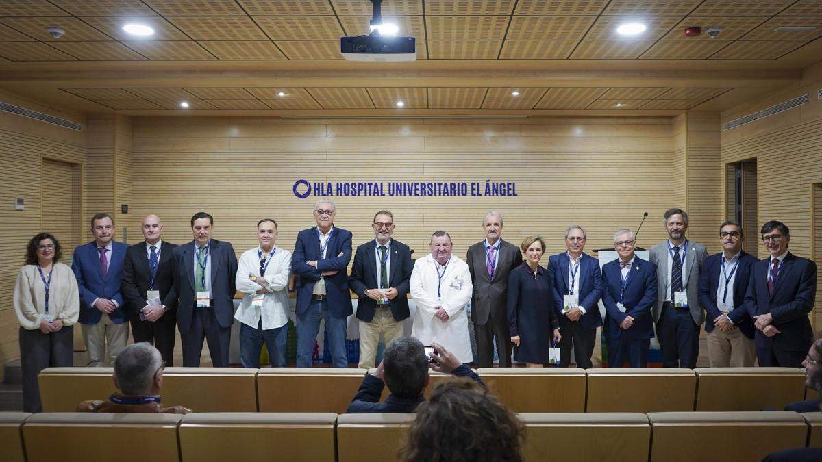 Foto de familia de los ponentes y organizadores del encuentro en HLA El Ángel