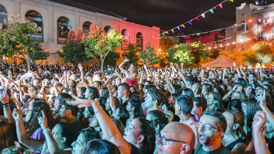 Concert de Doctor Prats a la plaça de Sant Domènec.