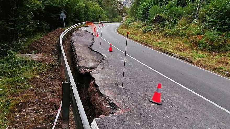 La zona del hundimiento en la carretera de Ponga.