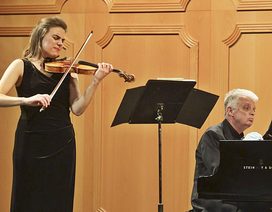 Lucía Veintimilla y Sergey Bezrodny, durante el concierto. | Irma Collín