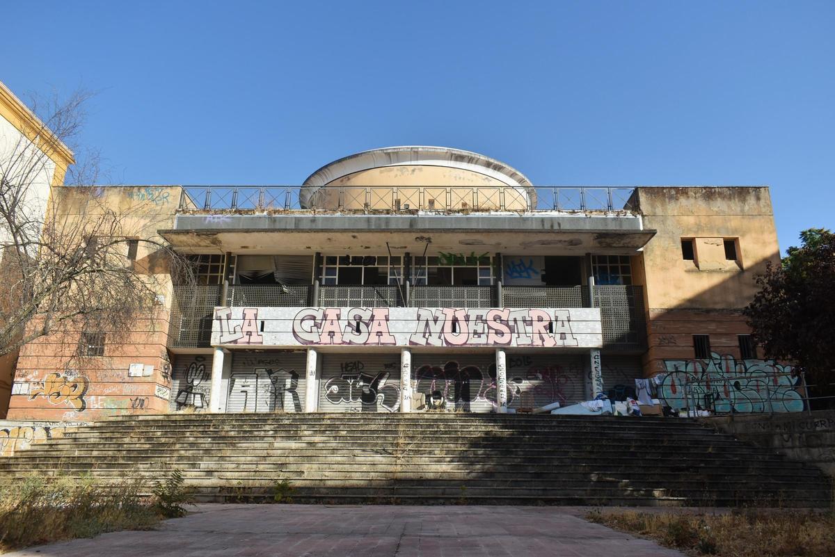 Galería | Así se encuentra el edificio abandonado de Antonio Reyes Huertas en Cáceres