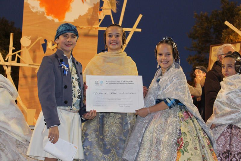 Entrega de los certificados de la Unesco a las Fallas infantiles