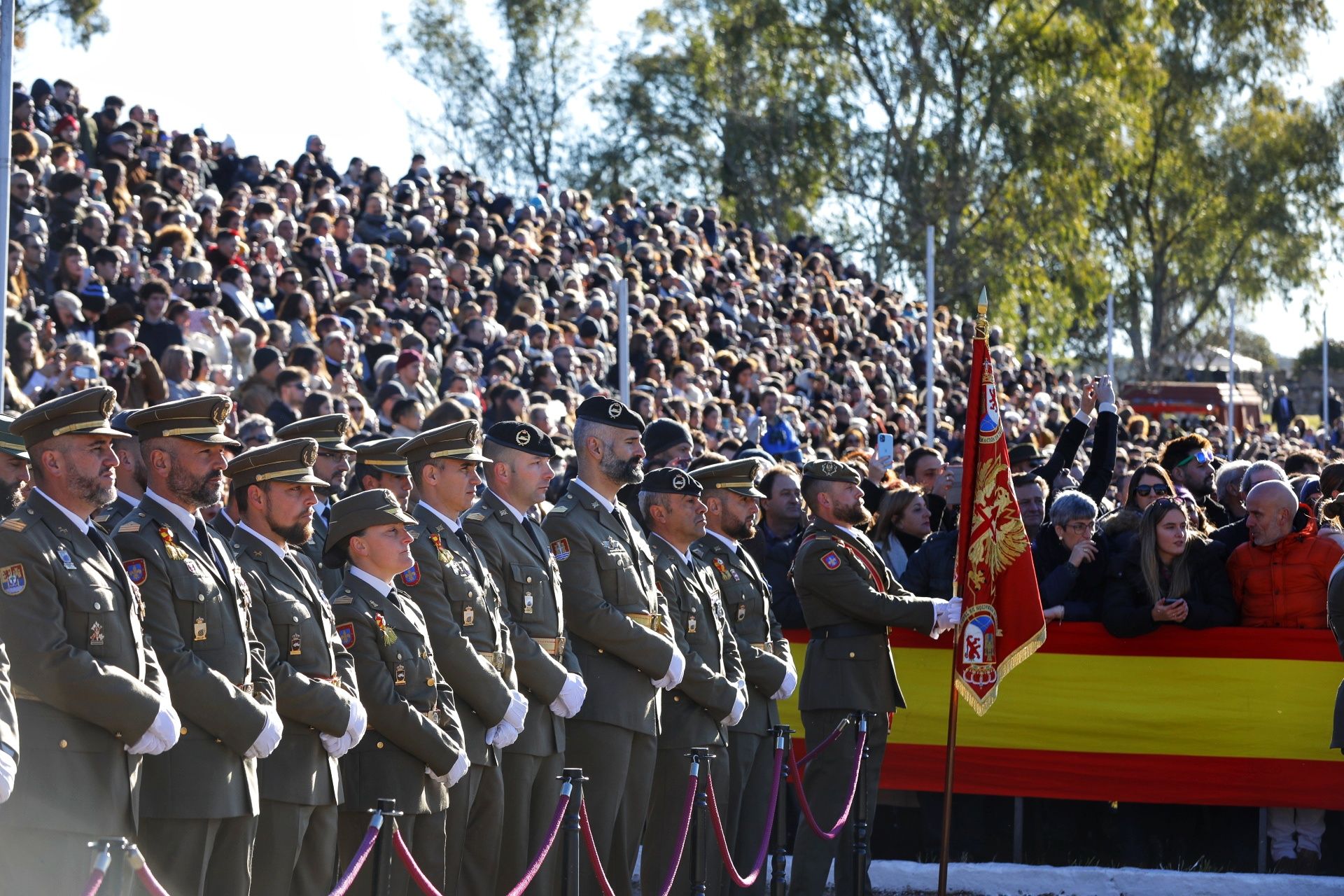GALERÍA | Las imágenes de una jura de bandera histórica en Cáceres