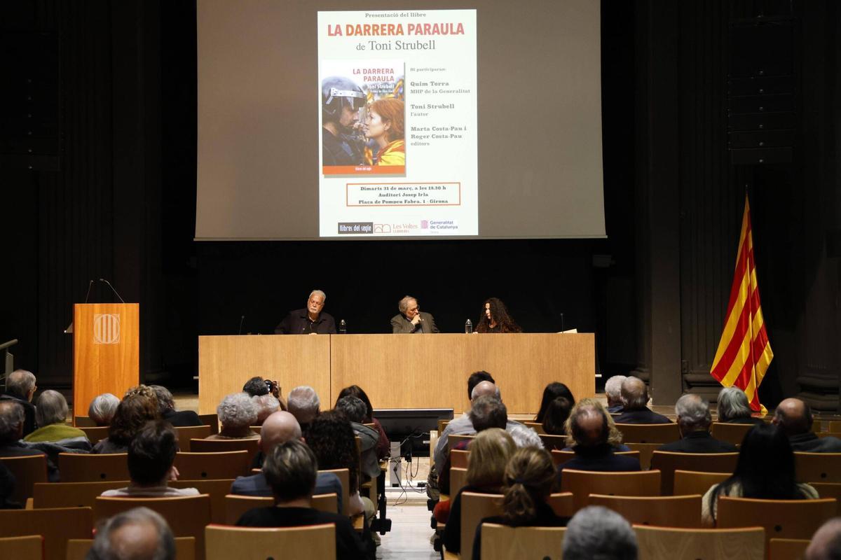 Girona. Auditori Irla. Presentacio de la novel·la "La darrera paraula" de Toni Strubell.