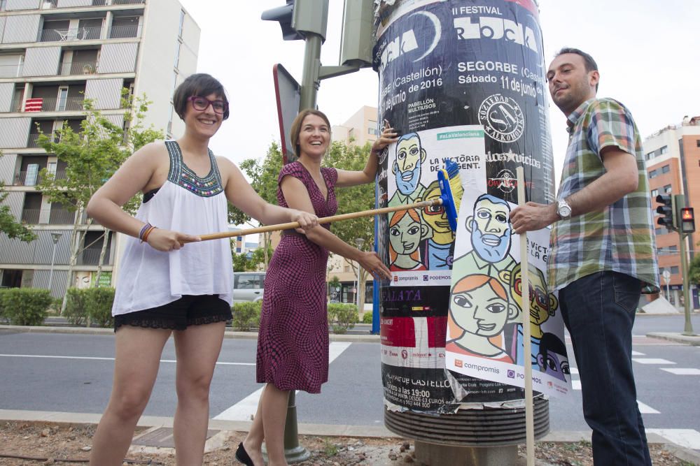 Pegada de carteles electorales en Castelló