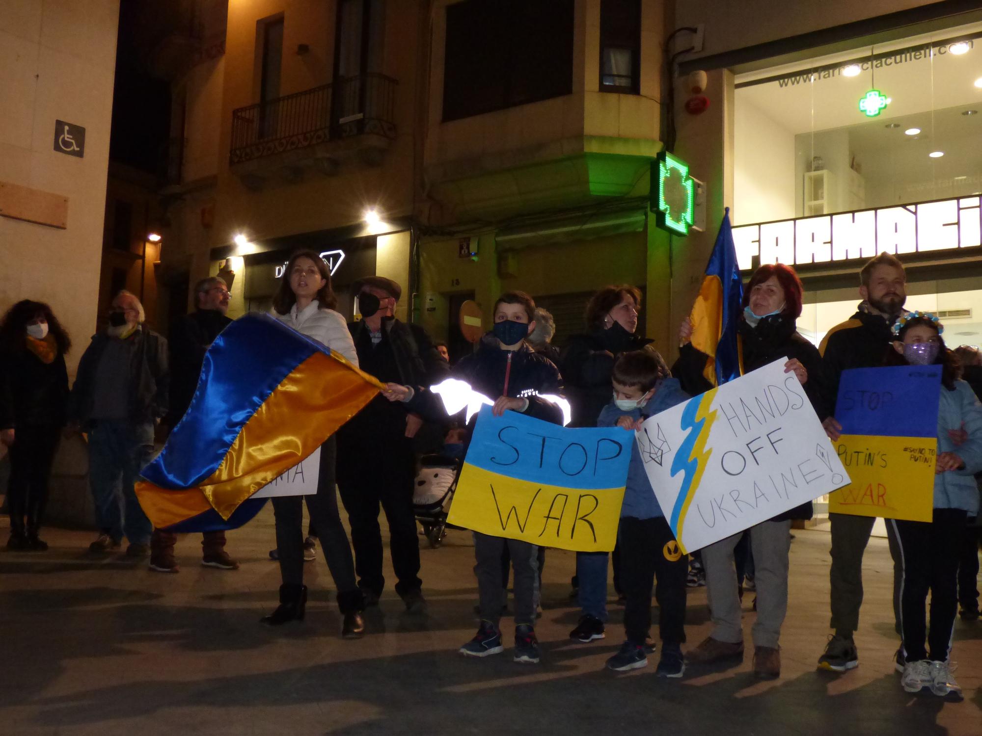 Concentració a Figueres contra la guerra a Ucraïna