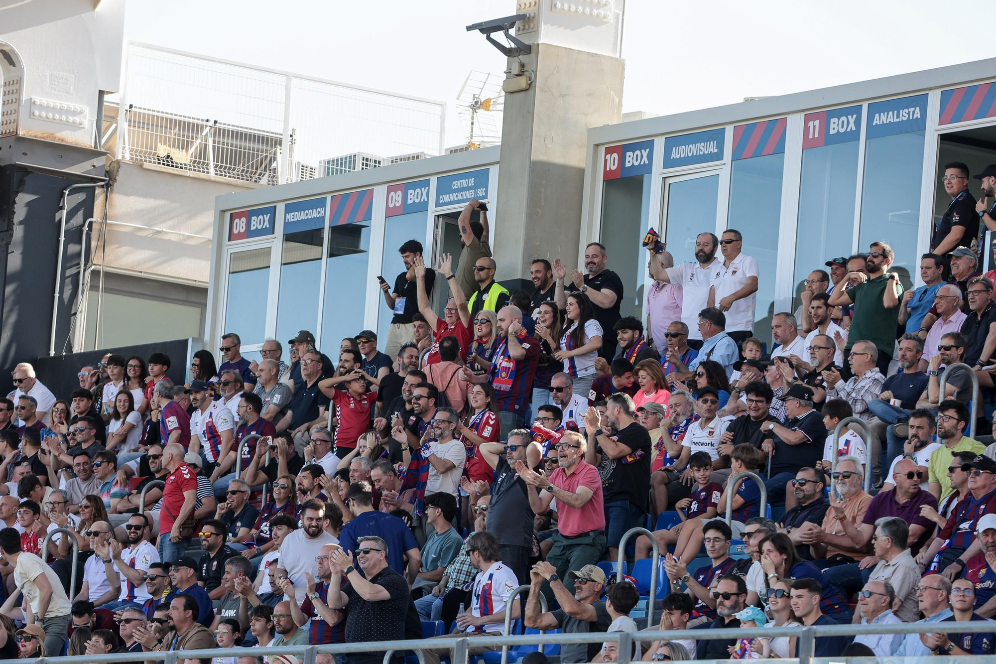 El Eldense desciende a Primera Federación tras el empate contra el Racing