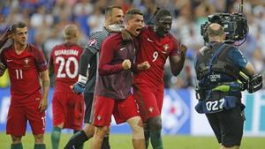 rpaniagua34662614 portugal s cristiano ronaldo and eder celebrate at the end o160711054416