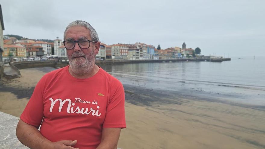 Cayetano Pelayo, del Luanco de los barquilleros al turismo del siglo XXI: una vida entera detrás de la barra del Misuri