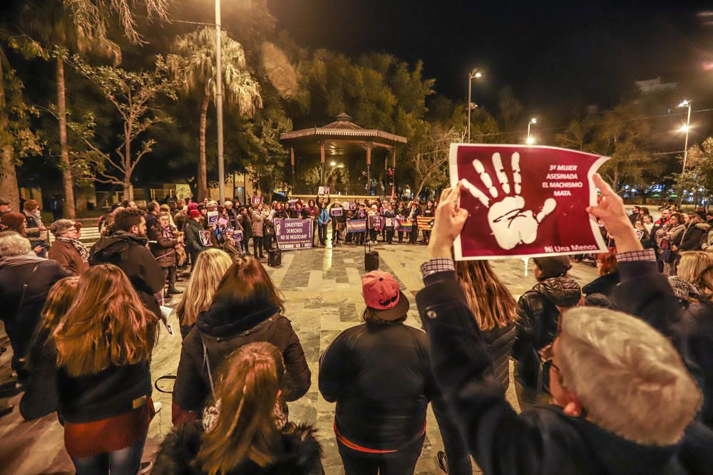 Unas doscientas personas en la Glorieta Gabriel Miró de Orihuela