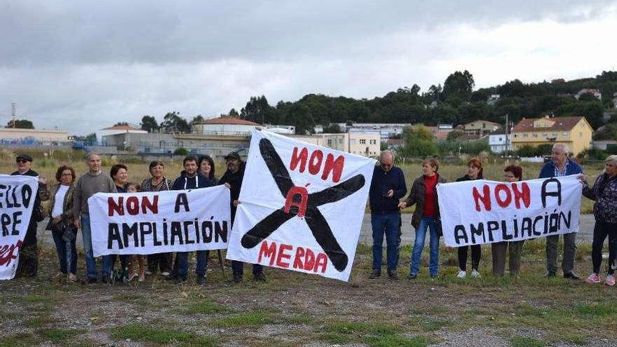 Una protesta de la Plataforma vecinal contra la ampliación de Placeres. // Gustavo Santos
