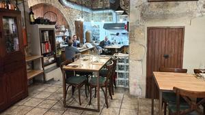 El comedor y la cocina de El Cup Vell.