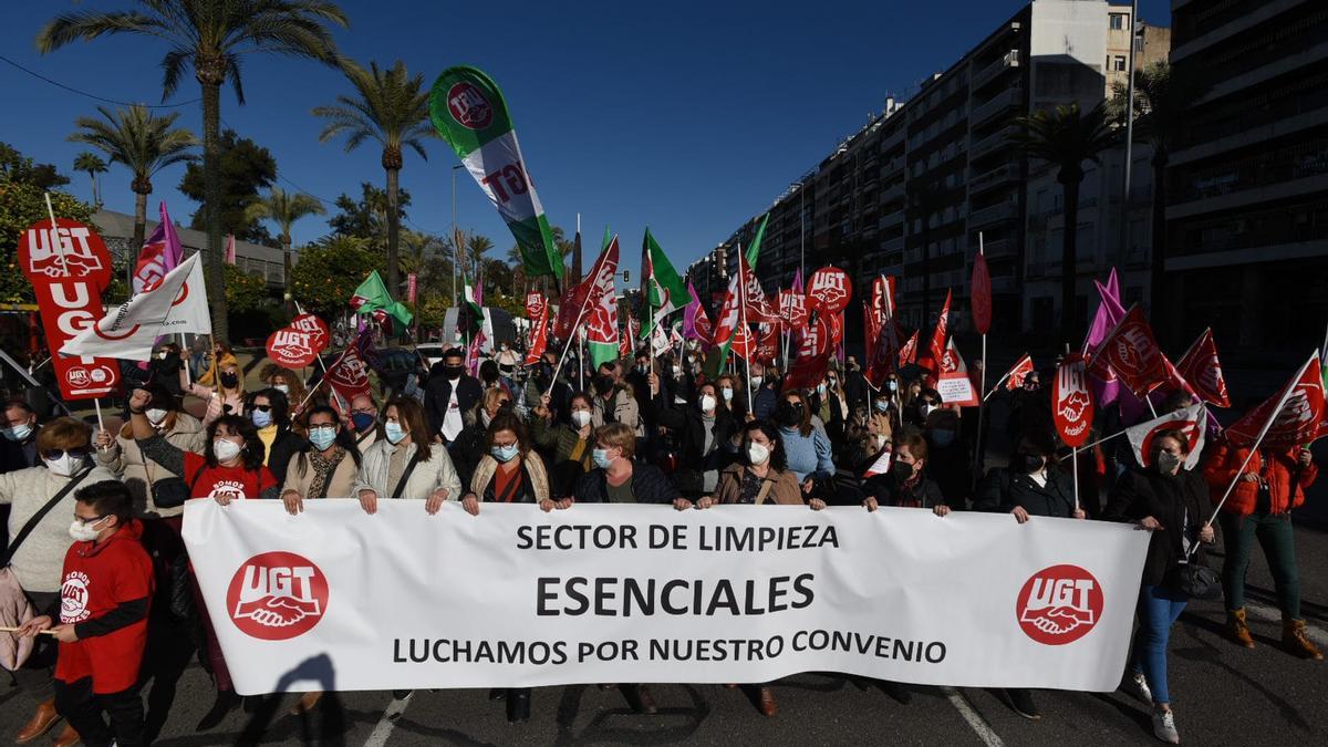 Marcha del sector de la limpieza en Córdoba este jueves.