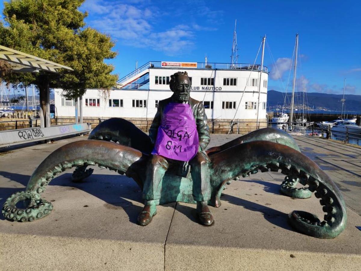 La jornada de reivindicaciones feministas en la comunidad gallega. Las mujeres salen a la calle para reclamar igualdad de género y medidas contra la brecha laboral y salarial.