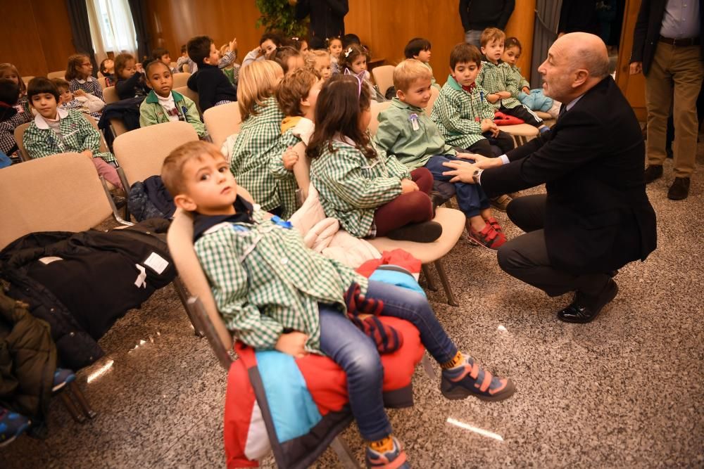 El proyecto 'Tripulando la Igualdad' ha sido galardonado por el Ministerio de Educación. Una representación de la comunidad educativa del centro ha sido recibida en la Delegación del Gobierno.