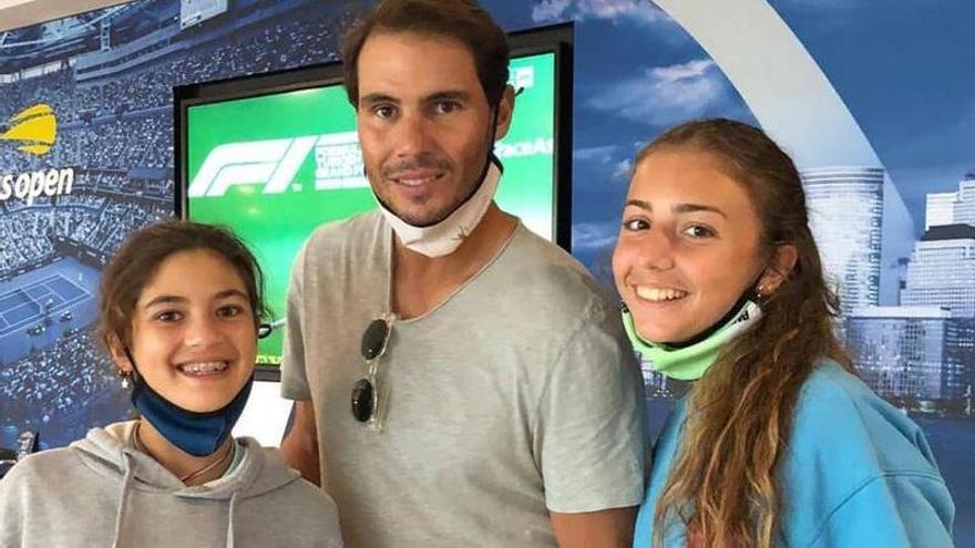 Vittoria y Carola, las tenistas que se hicieron virales durante la pandemia, conocen a Rafa Nadal en la Academia