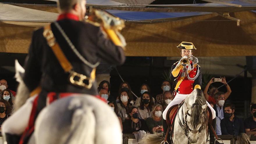 Exhibición de la Banda de Clarines de la Guardia Civil en Caballerizas Reales