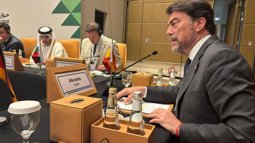 El alcalde de Alicante en el Foro de Diálogo de Ciudades Árabe-Europeas 2025, que se desarrolla hasta hoy, martes, en Riyadh, la capital saudí. / INFORMACIÓN