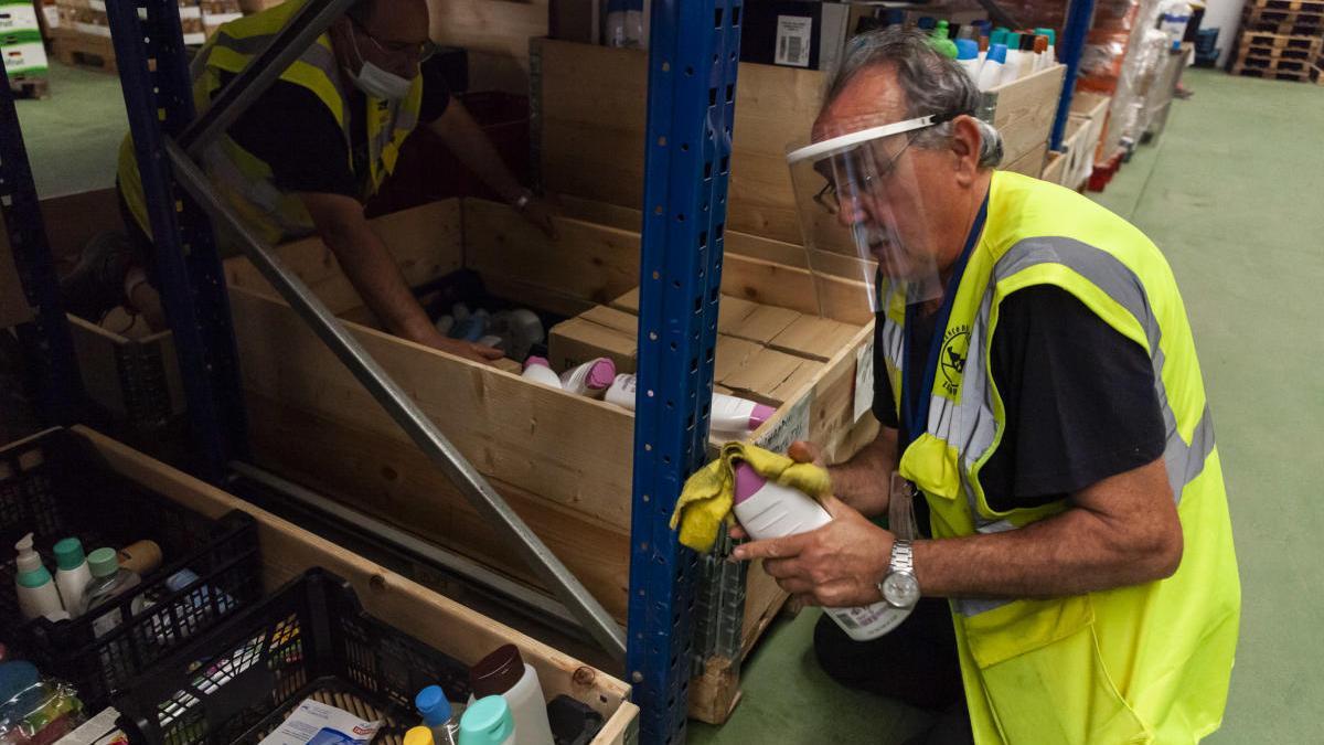 Labores de inventario en el Banco de Alimentos de Zamora.