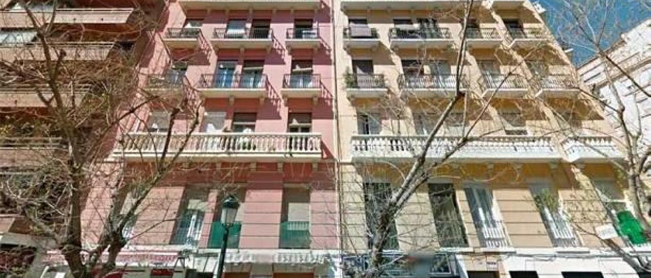 Edificio de la calle Cuenca donde está el último inmueble adquirido por Housers.