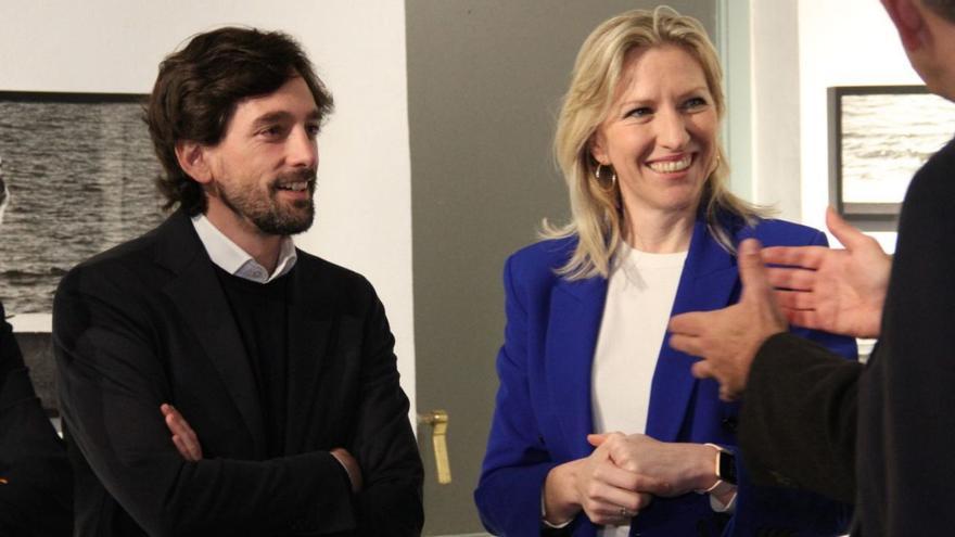 El candidato a las primaria de Cs Adrián Vázquez junto a la coordinadora regional, María José Ros. | CIUDADANOS