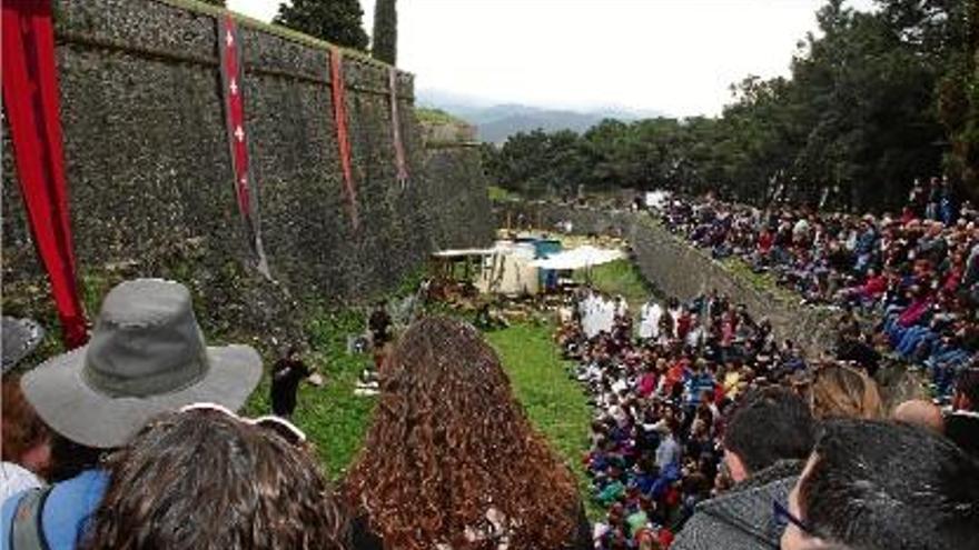 Una imatge de la Fira Medieval d&#039;Hostalric del passat abril que va congregar milers de persones a la vila.
