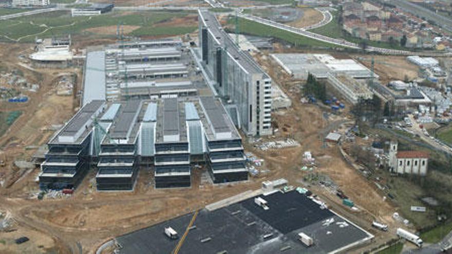 Vista aérea del aspecto actual de las obras de construcción del Hospital Universitario Central de Asturias (HUCA), en los terrenos de La Cadellada.
