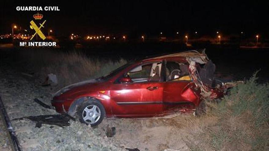 Un coche es  arrollado por el Talgo en Lorca