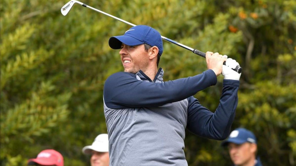 Rory Mcllroy lidera la primera ronda del torneo de Golf que se juega en México