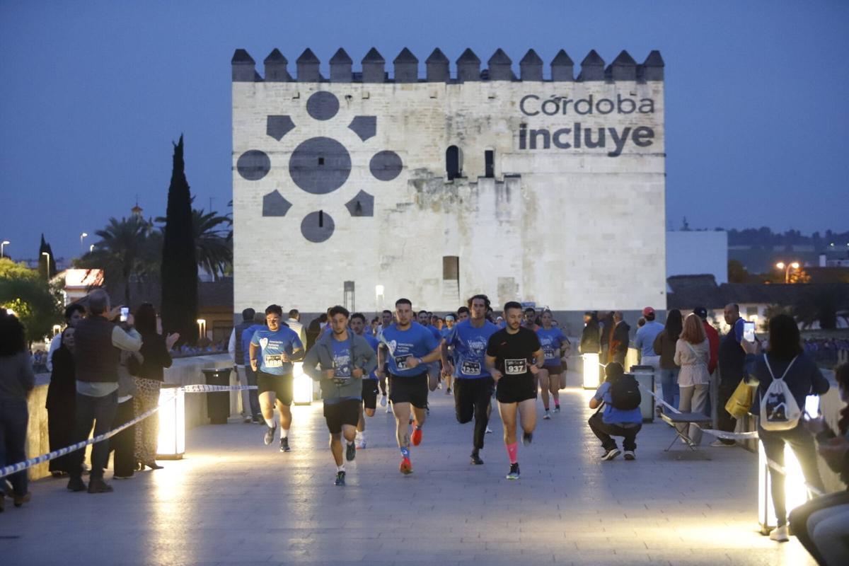 Un tsunami azul recorre Córdoba por el autismo