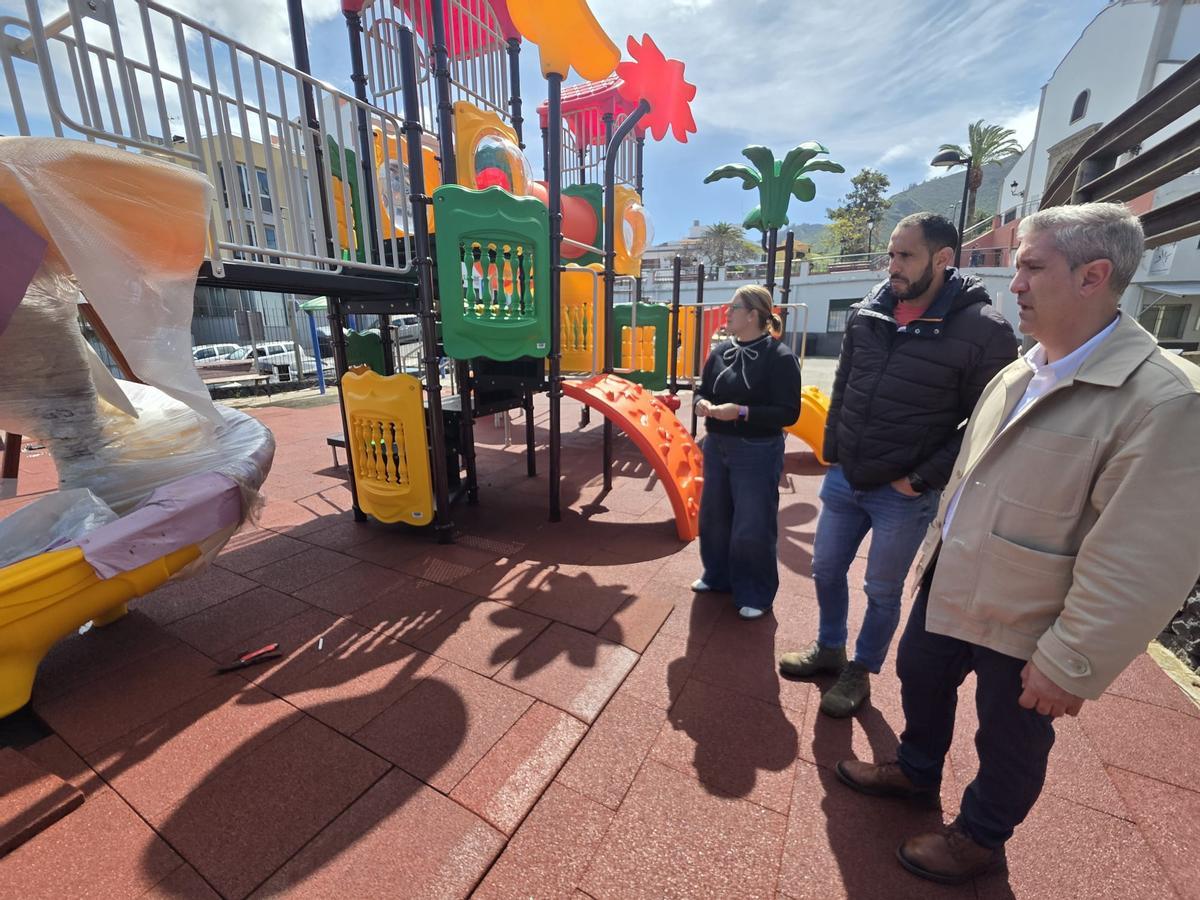 Visita al nuevo parque infantil.