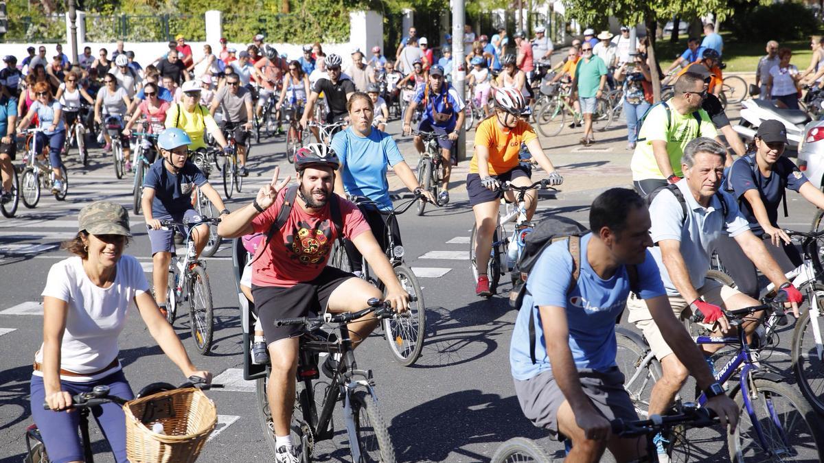 El Paseo de la Victoria se volverá a llenar de ciclistas durante la Semana de la Movilidad.