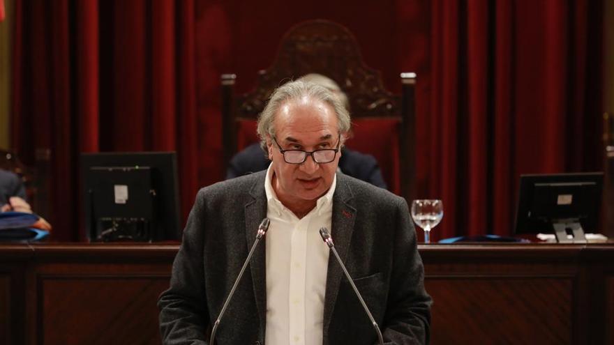 El conseller de Educación, Martí March, en el Parlament